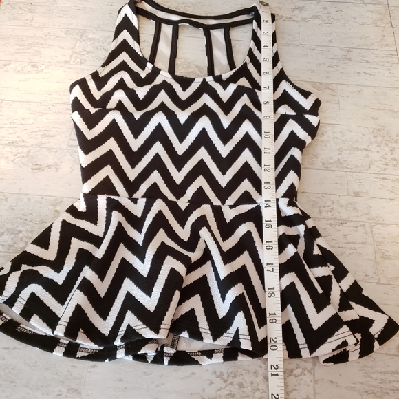 Peplum Chevron Black & White Top with Cutouts - Picture 5 of 5